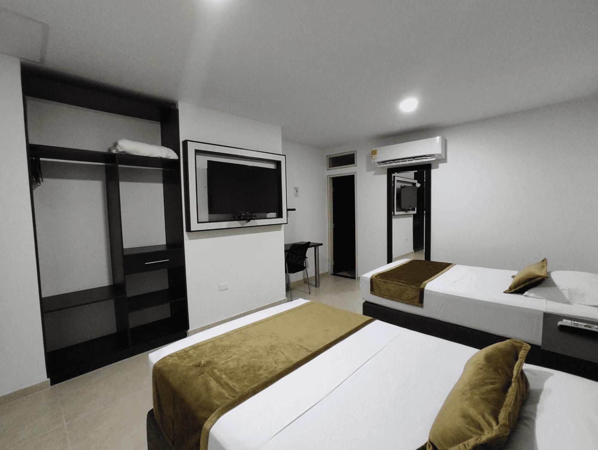 Hotel Andinos Plaza Florencia Florencia  Buitenkant foto